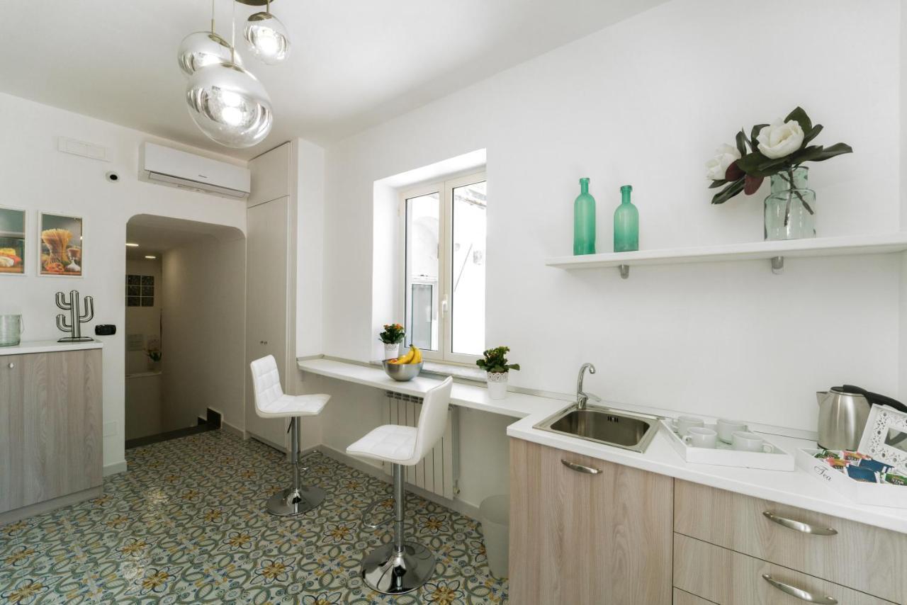 Suite & Luxury Rooms Palazzo Diomede Carafa Napoli Bagian luar foto