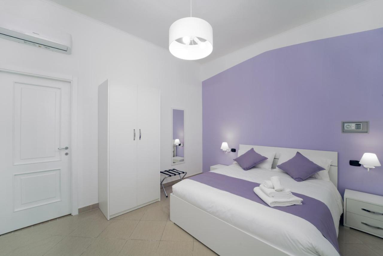 Suite & Luxury Rooms Palazzo Diomede Carafa Napoli Bagian luar foto