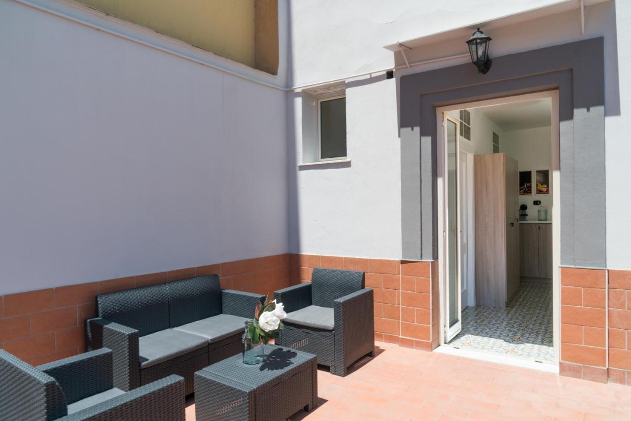 Suite & Luxury Rooms Palazzo Diomede Carafa Napoli Bagian luar foto