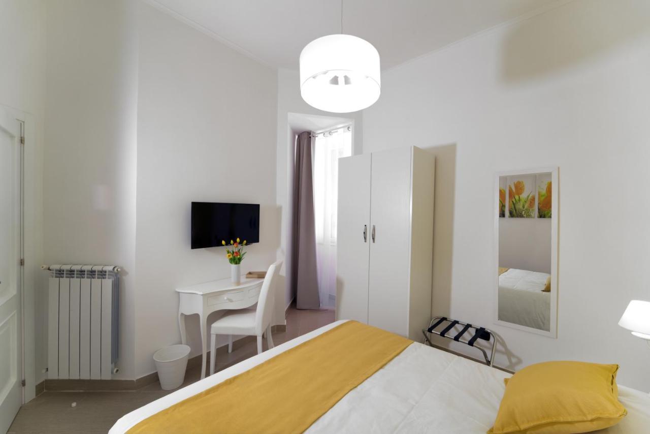 Suite & Luxury Rooms Palazzo Diomede Carafa Napoli Bagian luar foto