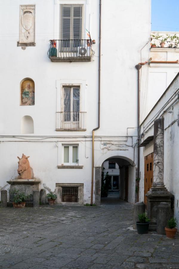 Suite & Luxury Rooms Palazzo Diomede Carafa Napoli Bagian luar foto